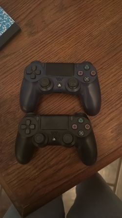 2 PS4 Controllers