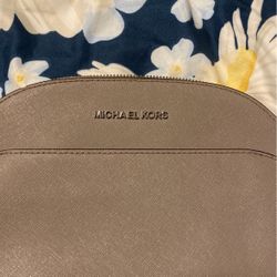 Michael Kors Back Pack  Great Conditions   60$OBO
