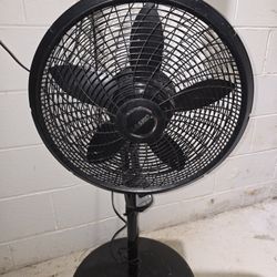 Lasko Cyclone 18 in. Adjustable Pedestal Fan