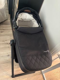 Nuna Demi Bassinet with Stand