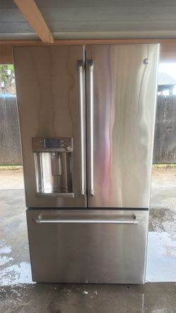 GE refrigerator with water and ice maker