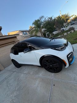 BMW i3 Electric Car – White/Black Two-Tone