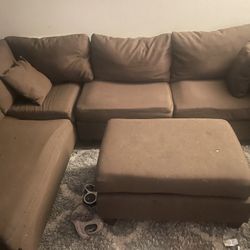 SECTIONAL COUCH 