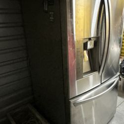 LG refrigerator in perfect condition