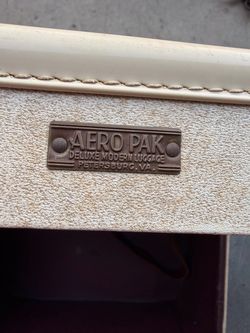 Aero Pak Deluxe Vintage Luggage Suitcase