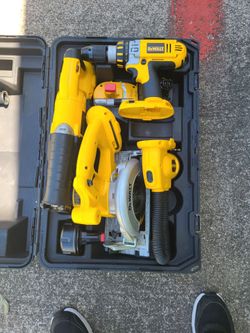 DeWalt  Cordless Drill Sawzall Saw and  Work Light  Set $150