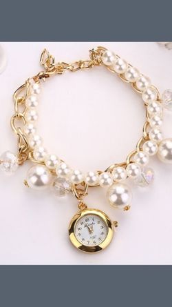 Gold pearls charm watch!