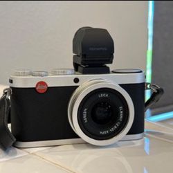 Leica X2 Digital Camera Bundle