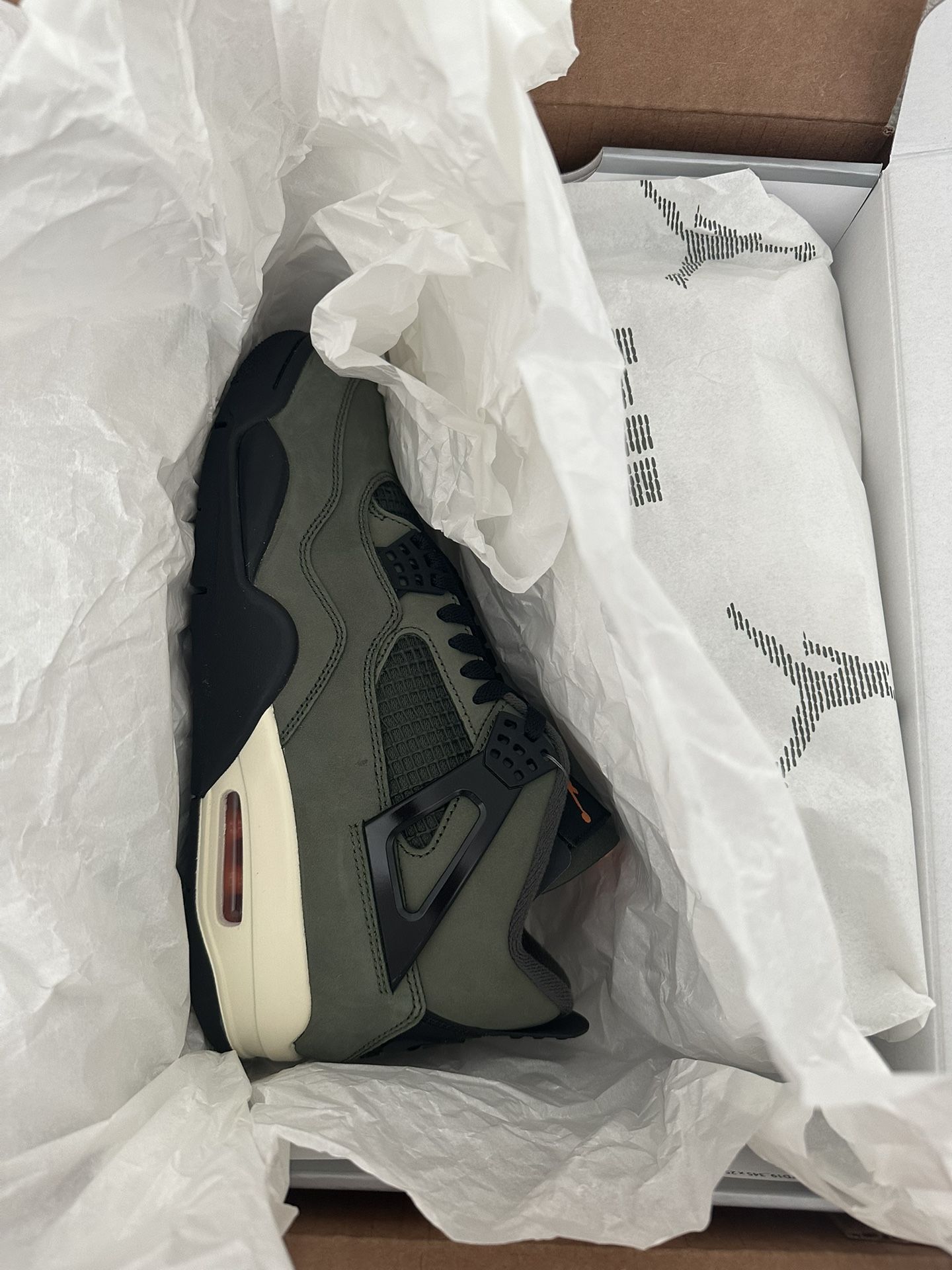 *BRAND NEW* Undefeated x Jordan AJ 4 Retro (2025) Size 9.5
