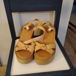 Women's Light Brown/Tan Platform 4" Heels 6.5