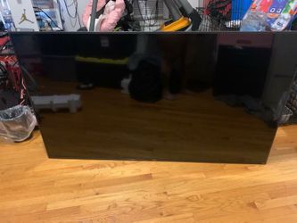 75" Hisense TV (Does Not Show Picture)
