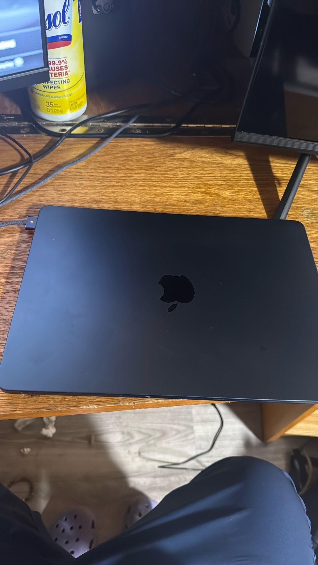 2024 Macbook air 13' M3(with charger)