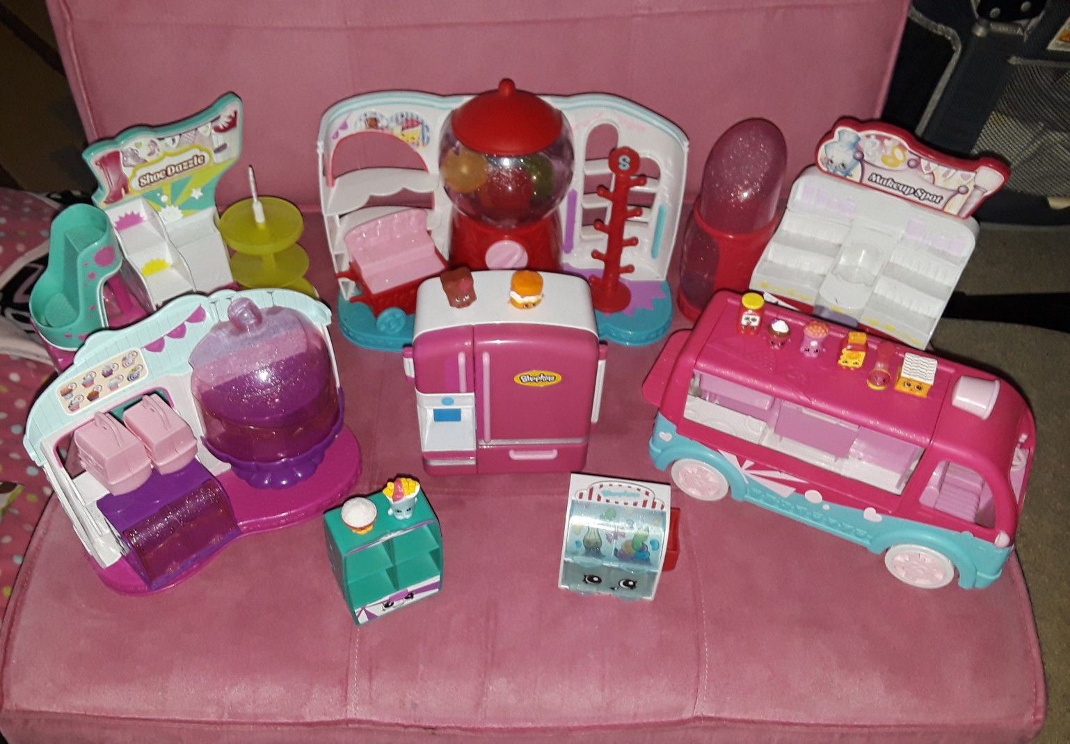 6 Shopkins sets include 10 shopkins lot