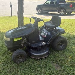 Poulan Pro Riding Lawnmower - 42in Deck