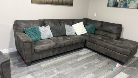 L Couches
