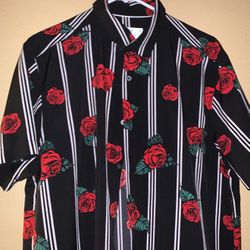 Really Cool Black Red White And Green Vintage Classic Old Skool Button Up Shirt Flower Floral Roses