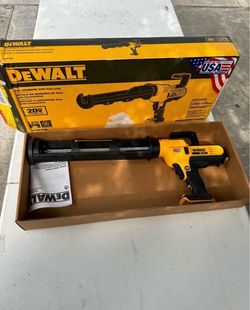 DEWALT 20V MAX Cordless 29 oz / 600 ml Adhesive Gun (Tool Only)