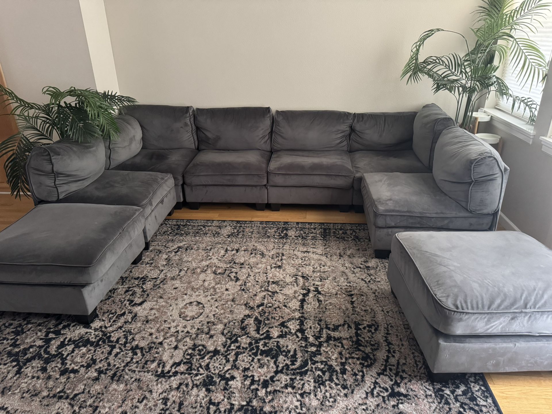 Modular Couch With 2 Ottomans