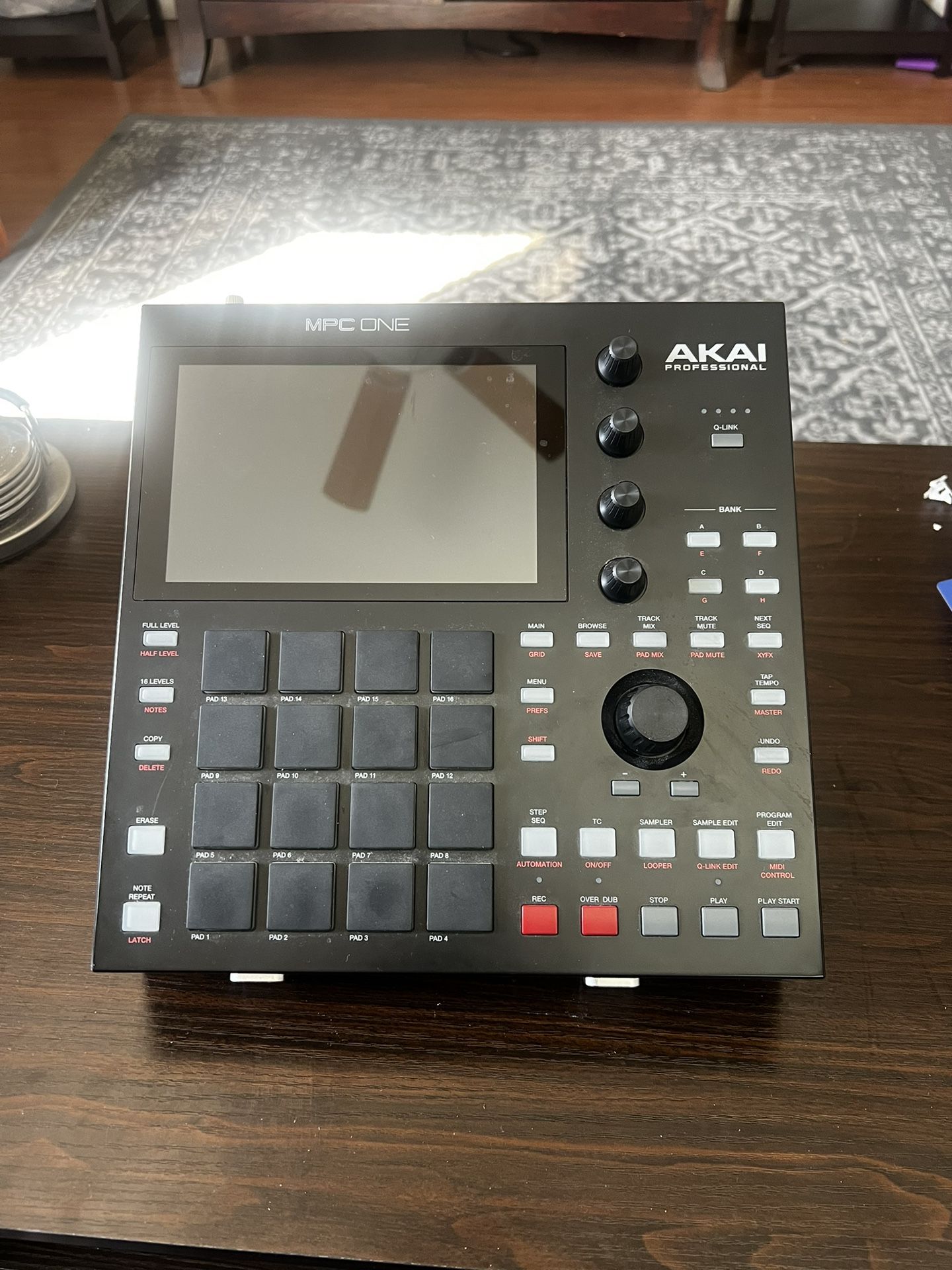 Mpc One With Stand