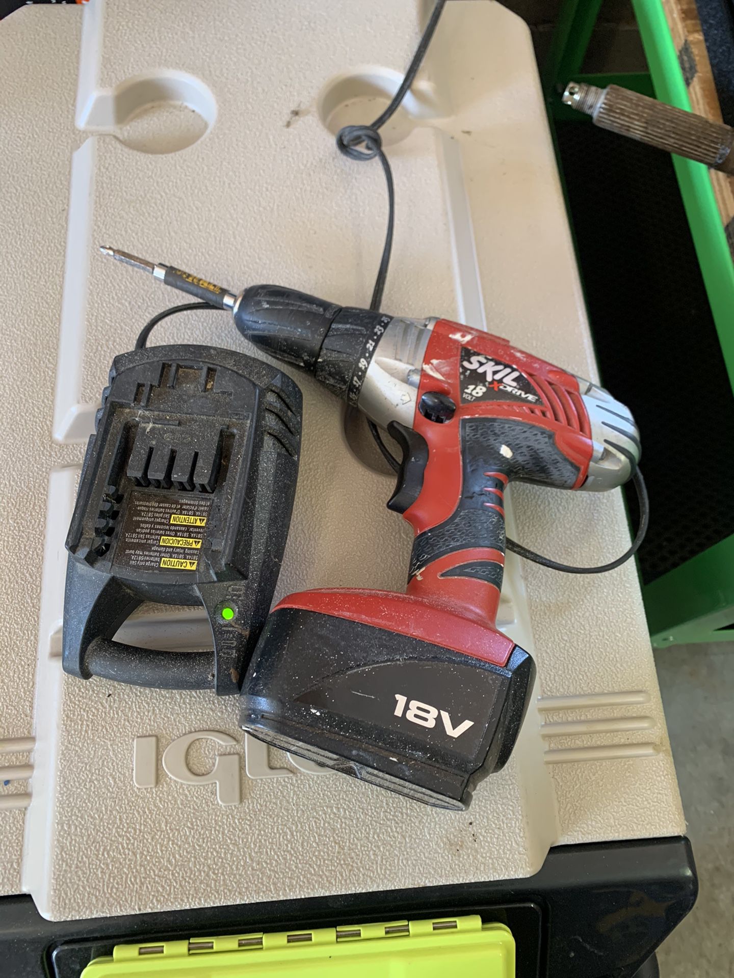 Skil 18 volt drill with charger