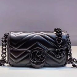 Solid color ceramic Double G finish chain V-shaped quilted flap leather resin shoulder bag waist bag women's black