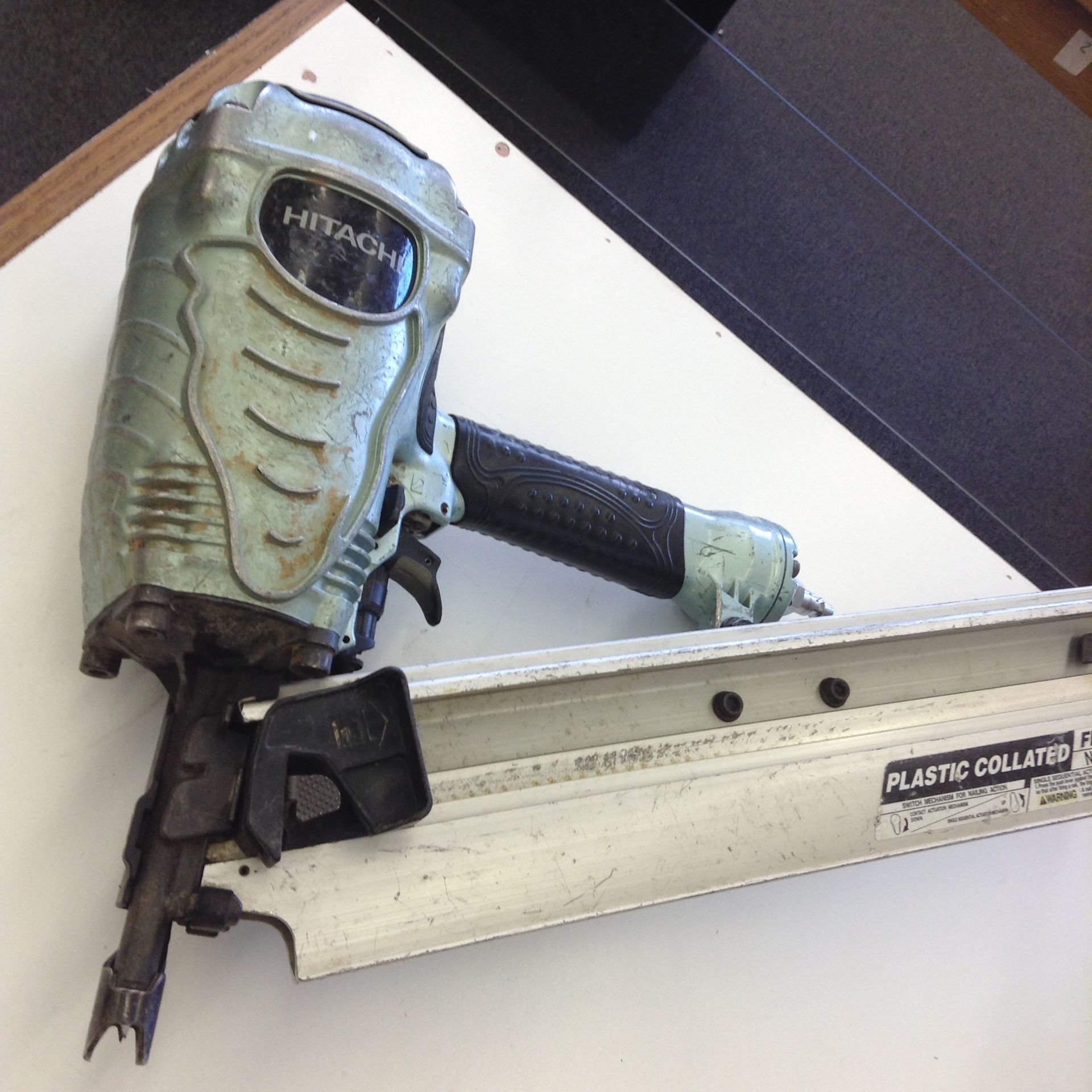 HITACHI PLASTIC COLLATED NR90AE(S1) 3-1/2" FRAMING NAILER