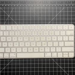 Apple Magic Keyboard A2450 - White 