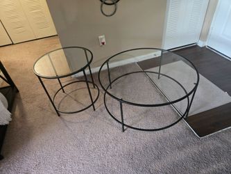 Beautiful 2-piece table set in excellent condition ✨