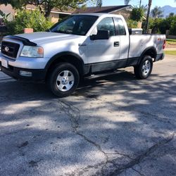 2004 Ford E-150