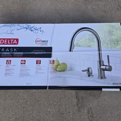Delta Trask SpotShield Stainless Steel Single Handle Deck-mount Pull-down Kitchen Faucet
