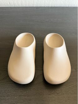 Crocs Size 7 Men