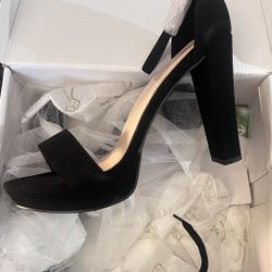 Black heels size 10