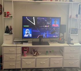 Entertainment center