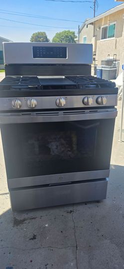 GE Stove 30 in. 5.0 cu. ft. 5 burner with griddle