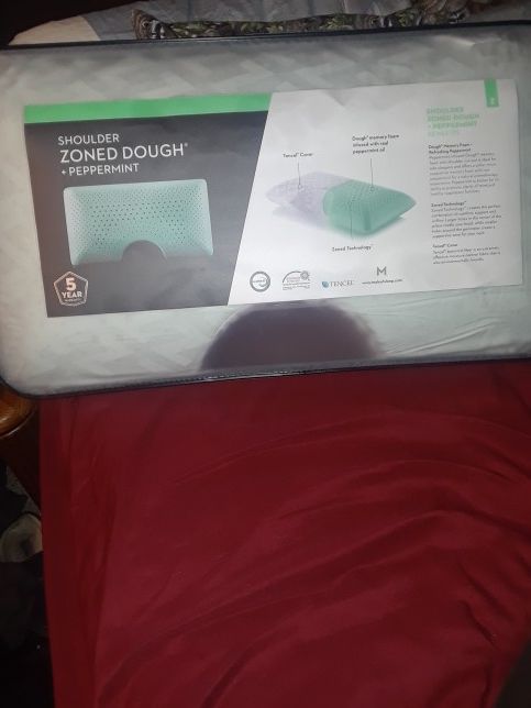 Memory foam shoulder pillow