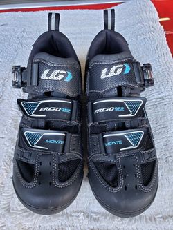 Women's bike shoes, size 6 with cleats