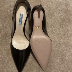 Saffiano textured Patent Leather Pumps