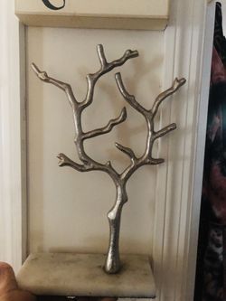 Jewelry holder with marble bottom