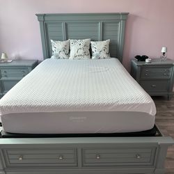 Queen Bedroom Set