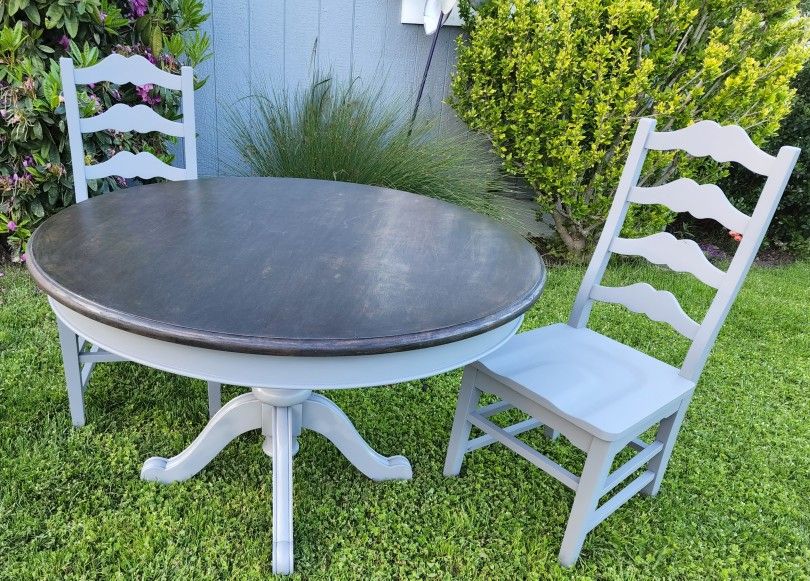 Pretty Table And Chairs