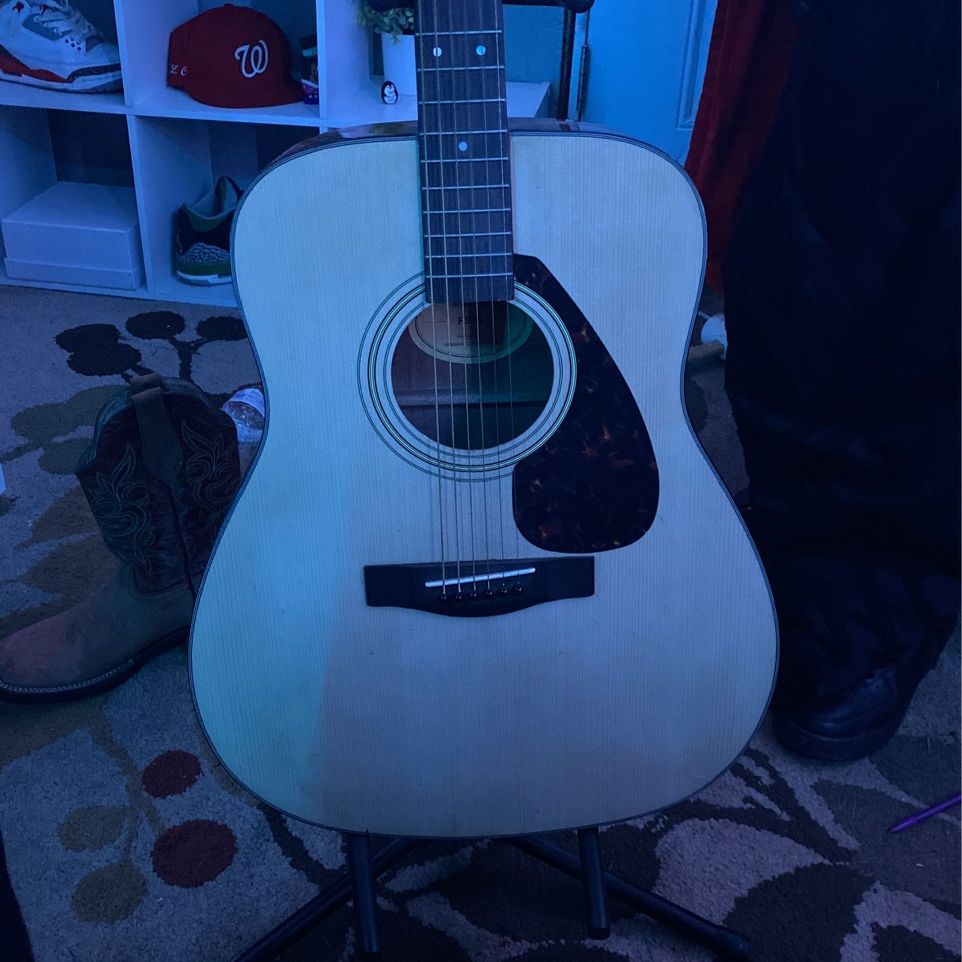 Yamaha F335 Acoustic Guitar