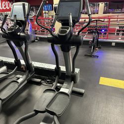 LIFE FITNESS 95X ELEVATION ELLIPTICAL CROSSTRAINER!! READY FOR PICKUP OR DELIVERY!