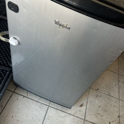 Whirlpool Mini Fridge 