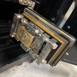 Gun Safe Vault Antique Vintage Security Heavy 