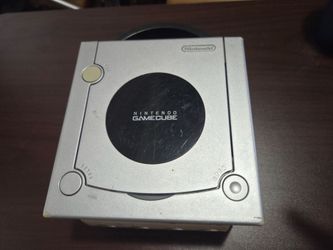 Nintendo GameCube Console Silver DOL-001 (early MDL)