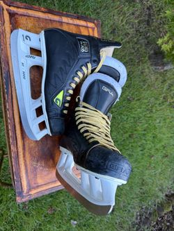 Graf Supra 703 hockey skates with Cobra NT-3000
