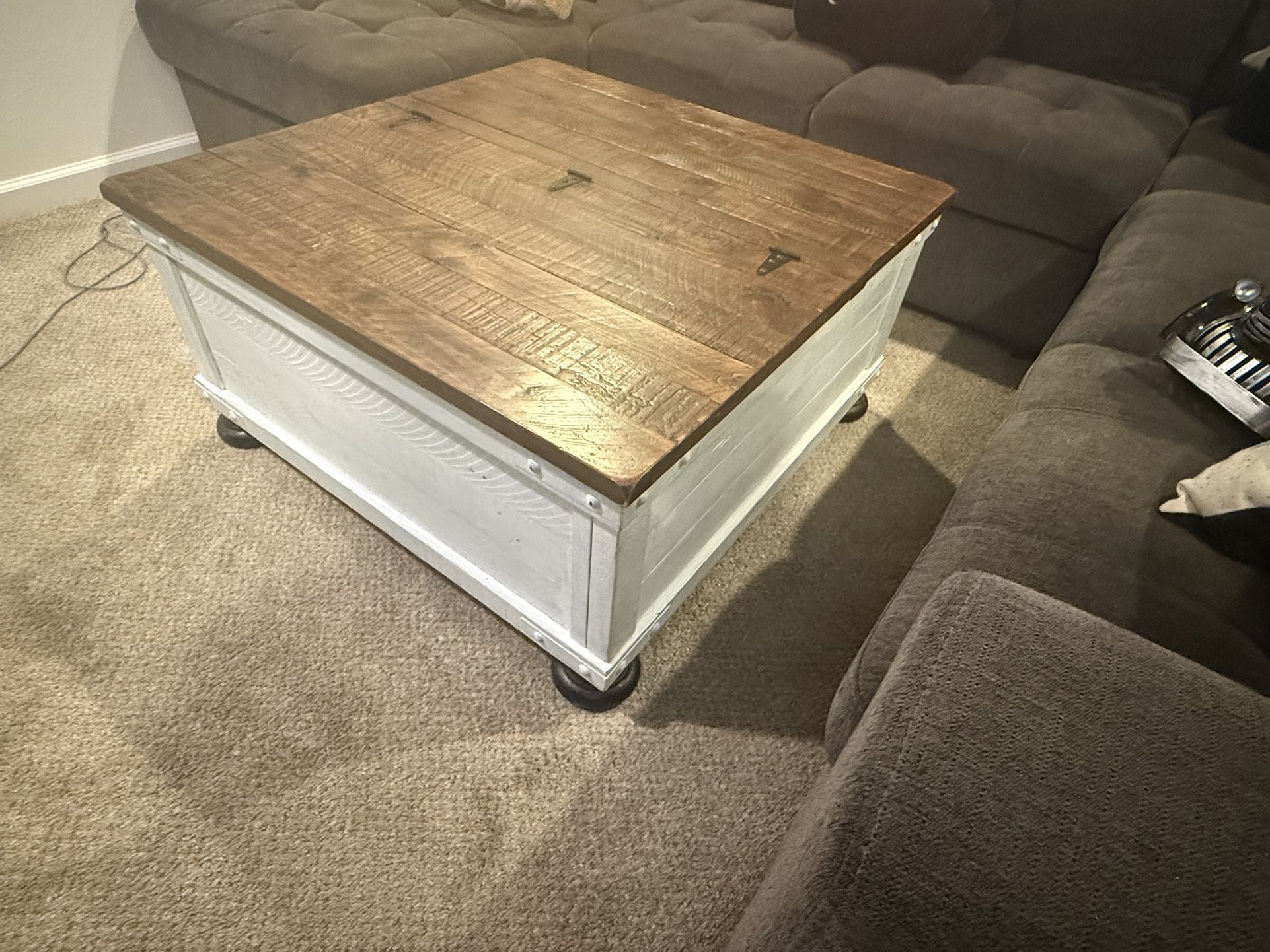 Lift top Coffee Table With storage
