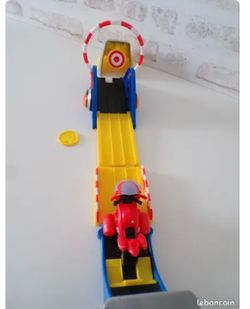 Zoom Speed & Stunt Playset - Complete with Bike & Badge