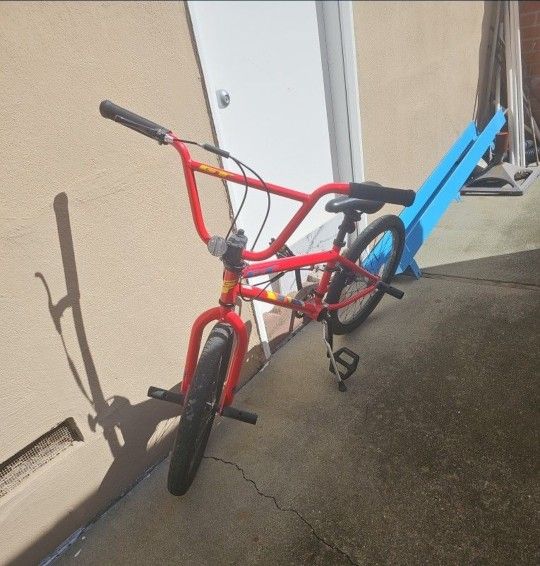 GT BMX BIKE $25 Firm 19.5 Size