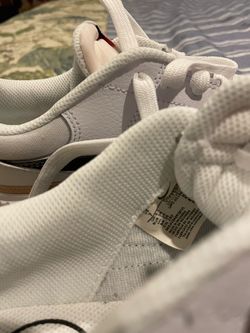 Size 7 Nike Women’s Court Shoes